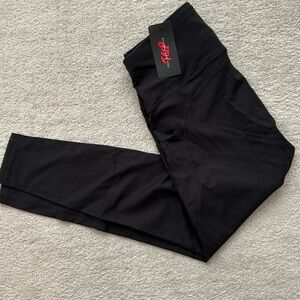 the Gym People black leggings with side pocketsts